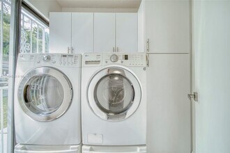 3258 NW 35th St in Miami, FL - Building Photo - Building Photo