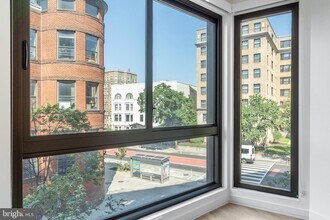 1630 Columbia Rd NW, Unit 313 in Washington, DC - Building Photo - Building Photo