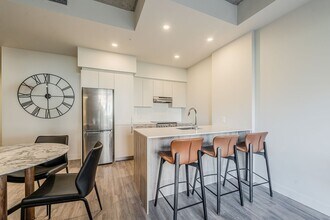 208 Crevier St in St. Laurent, QC - Building Photo - Building Photo