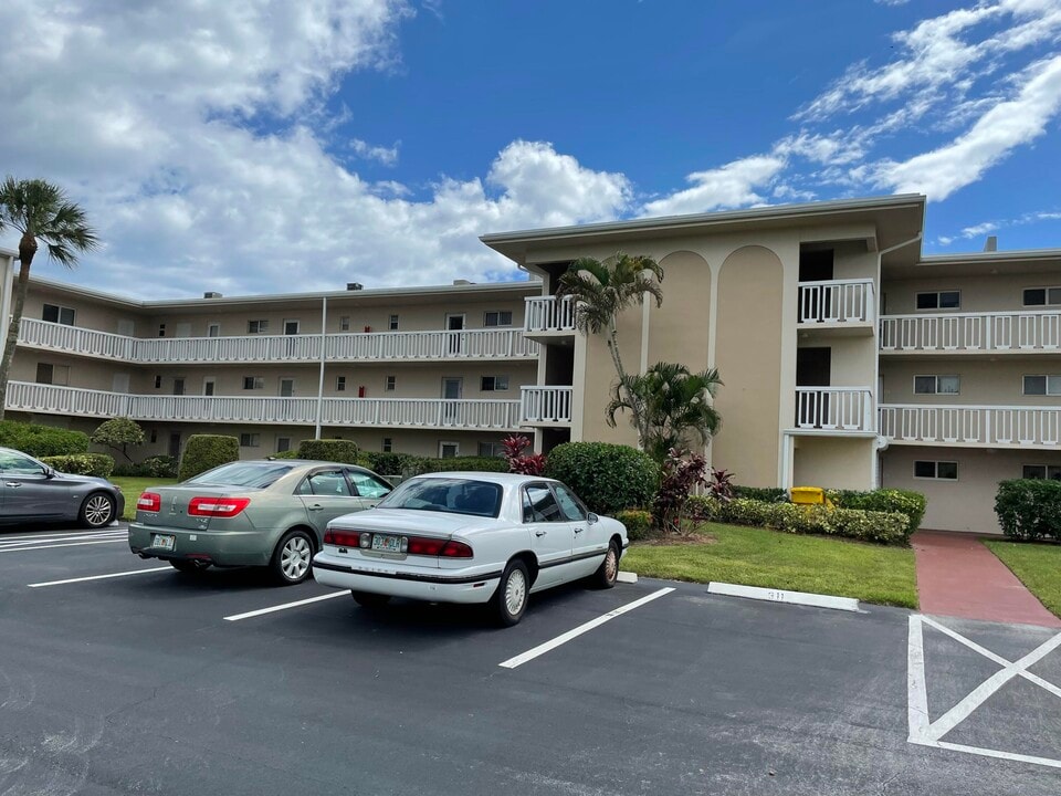 2668 Garden Dr N in Lake Worth Beach, FL - Foto de edificio