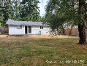 12221 NE 75th St in Kirkland, WA - Building Photo - Building Photo