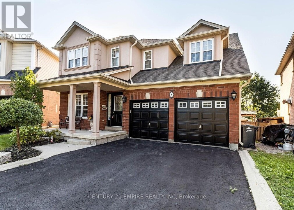 8 Sunnybrook Crescent in Brampton, ON - Building Photo