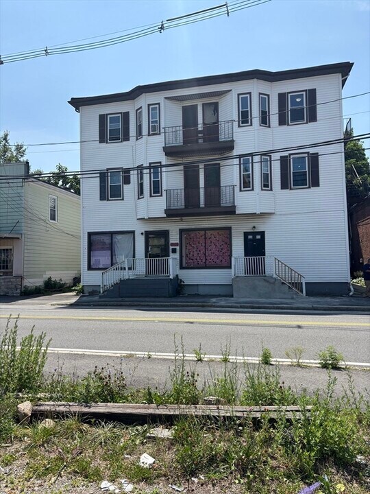 107 Ames St in Brockton, MA - Building Photo