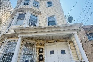 30 Wainwright St in Newark, NJ - Building Photo