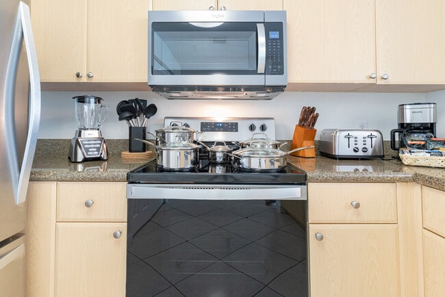 2280 SW 32nd Ave in Miami, FL - Building Photo - Building Photo