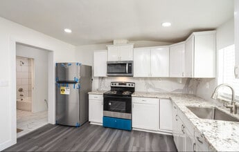 3741 Jasmine St in Sacramento, CA - Building Photo - Building Photo