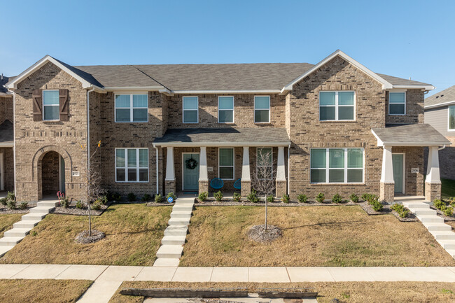 Cloverleaf Crossing Townhomes in Mesquite, TX - Building Photo - Building Photo