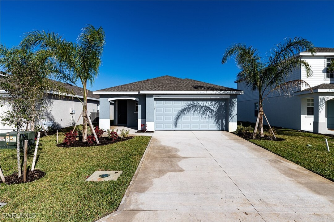 20042 Green Pasture Rd in Lehigh Acres, FL - Building Photo