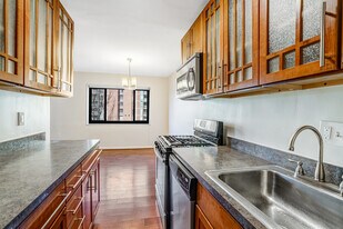 1200 S Arlington Ridge Rd, Unit #206 in Arlington, VA - Building Photo