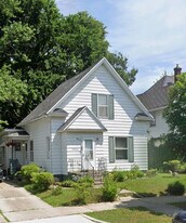 911 E Washington St in South Bend, IN - Building Photo