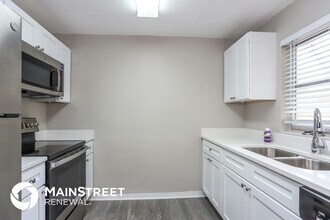 8054 34th Ave N in St. Petersburg, FL - Foto de edificio - Building Photo