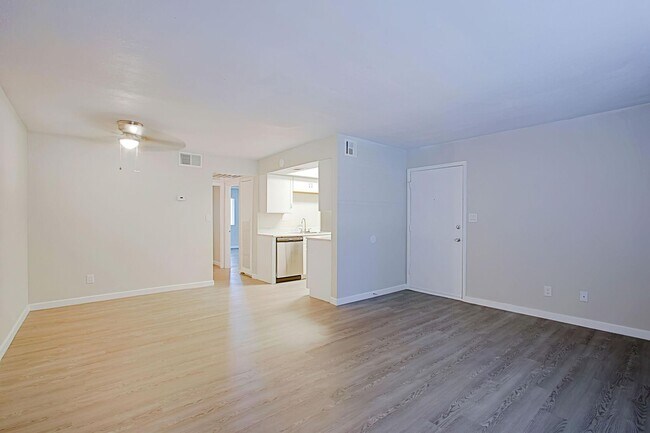 Two Two Cactus Apartments in Phoenix, AZ - Building Photo - Interior Photo