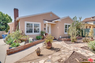 8037 Campion Dr in Los Angeles, CA - Building Photo - Building Photo