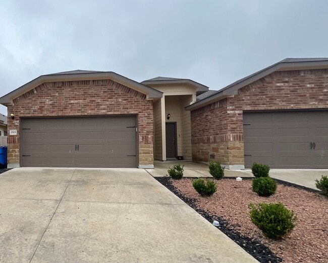 1515 Lucille St in Seguin, TX - Building Photo - Building Photo