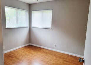 563 Lowell Ave in Cincinnati, OH - Building Photo - Building Photo