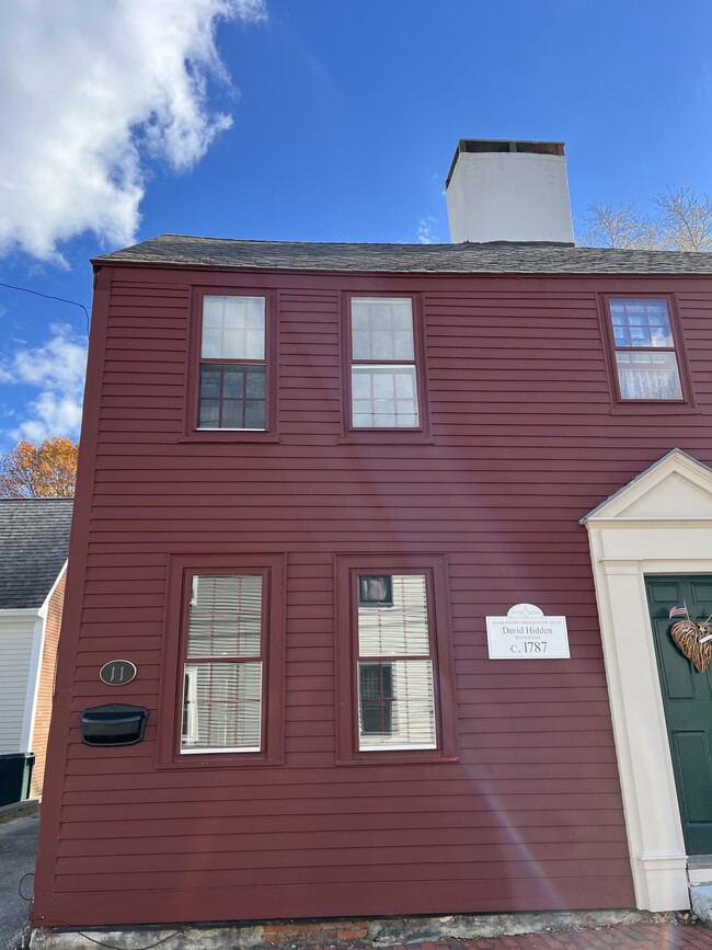 11 Madison St in Newburyport, MA - Foto de edificio - Building Photo