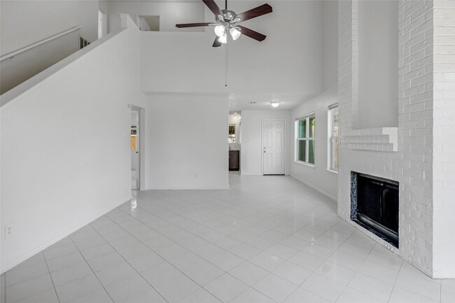 13718 Vira Ln in Houston, TX - Building Photo - Building Photo