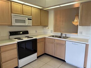 13801 Timberland Dr in Orlando, FL - Foto de edificio - Building Photo