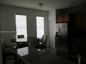 10802 NW 76th Ln in Medley, FL - Building Photo - Building Photo