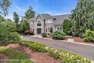 7 MacKenzie Rd in Eatontown, NJ - Building Photo