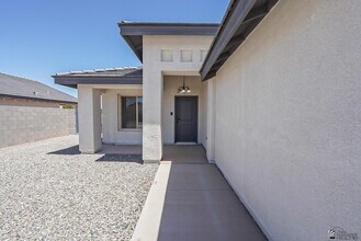 8716 E 40th Pl in Yuma, AZ - Building Photo - Building Photo