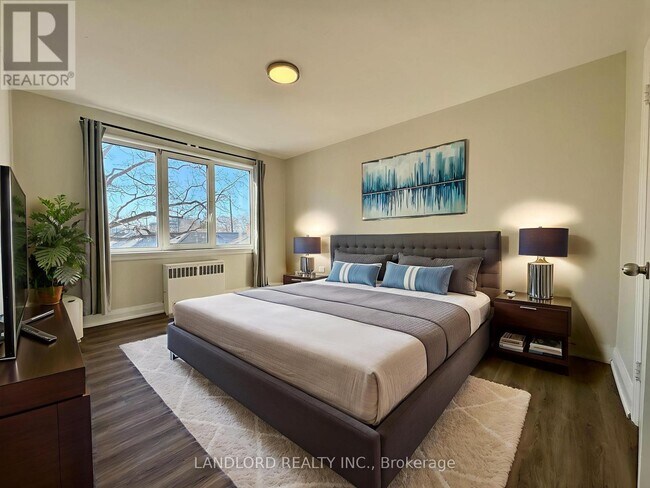 36 Wood Glen Rd in Toronto, ON - Building Photo - Building Photo