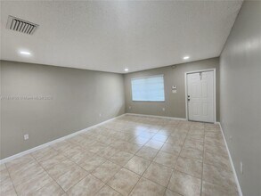 1806 SW 97th Ave in Miramar, FL - Building Photo - Building Photo