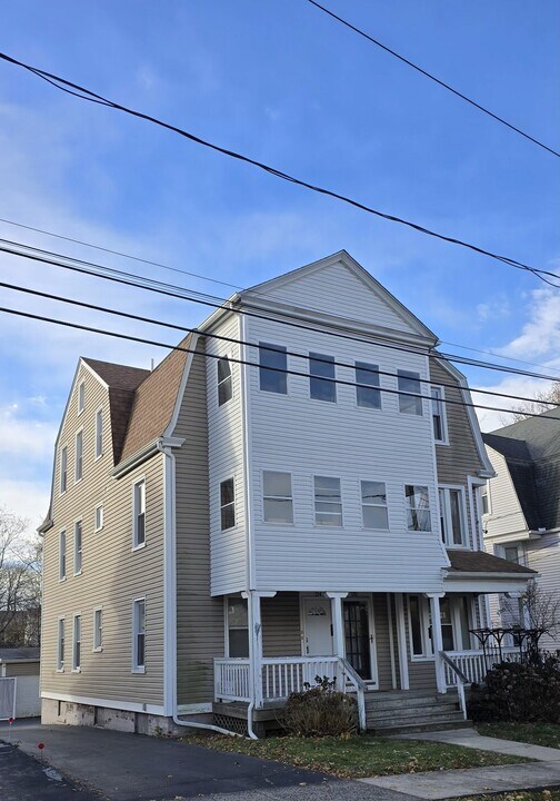114 Wallace St in New Britain, CT - Building Photo