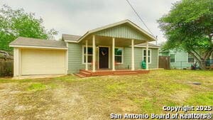 1310 S 4th St in Floresville, TX - Building Photo - Building Photo