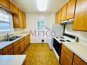 327 E 15th Ave in Eugene, OR - Foto de edificio - Building Photo