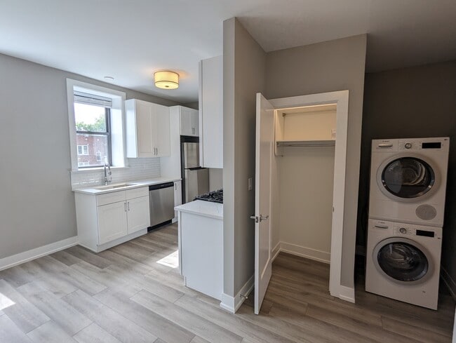 3935 N Janssen Ave, Unit #3937-W3 in Chicago, IL - Building Photo - Building Photo