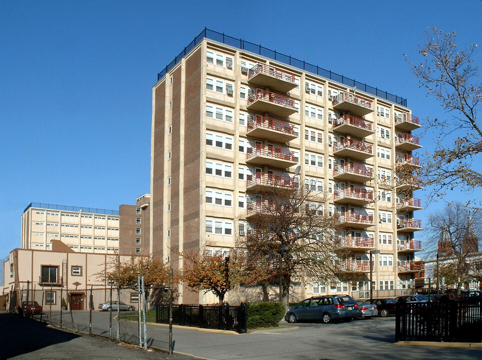 Constable Hook Village in Bayonne, NJ - Building Photo