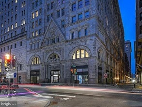 130 S Juniper St in Philadelphia, PA - Building Photo - Building Photo