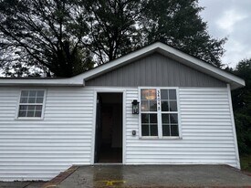 3404 White Horse Rd in Greenville, SC - Building Photo