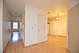 5905 Sara St in Fayetteville, AR - Building Photo - Building Photo