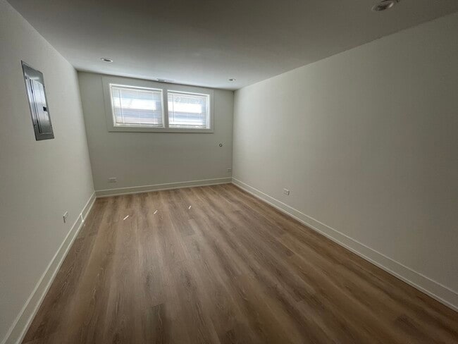 3659 W Eddy St in Chicago, IL - Building Photo - Building Photo