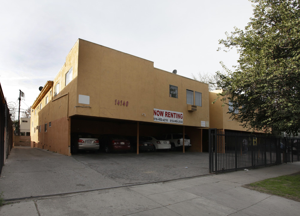 14140 Delano St in Van Nuys, CA - Foto de edificio