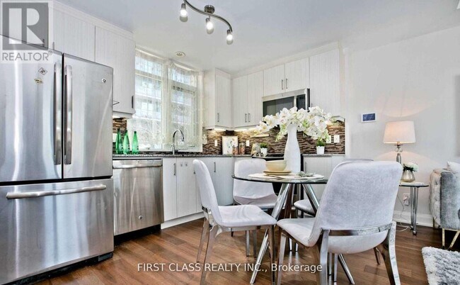 367 Beecroft Rd in Toronto, ON - Building Photo - Building Photo