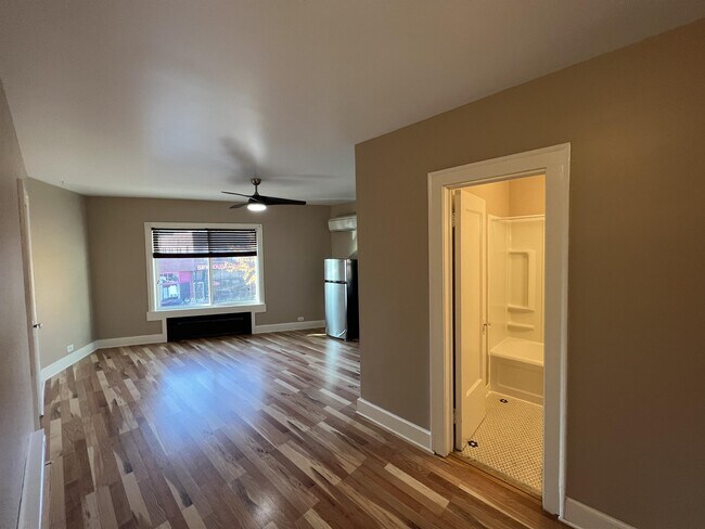 2405 Hennepin Ave in Minneapolis, MN - Building Photo - Building Photo