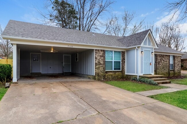 7135 Hillshire Dr in Memphis, TN - Building Photo - Building Photo