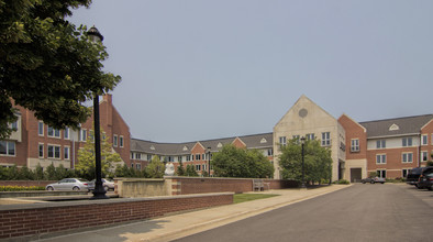 Lake Forest Place Senior Apartments in Lake Forest, IL - Building Photo - Building Photo