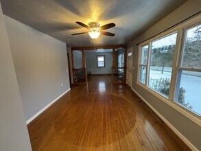 542 Montdale Rd in Blakely, PA - Building Photo - Building Photo