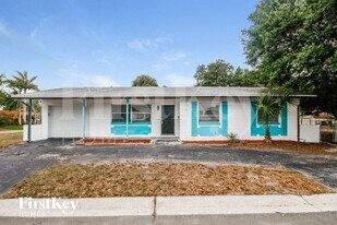 130 Davison Ave N in St. Petersburg, FL - Building Photo