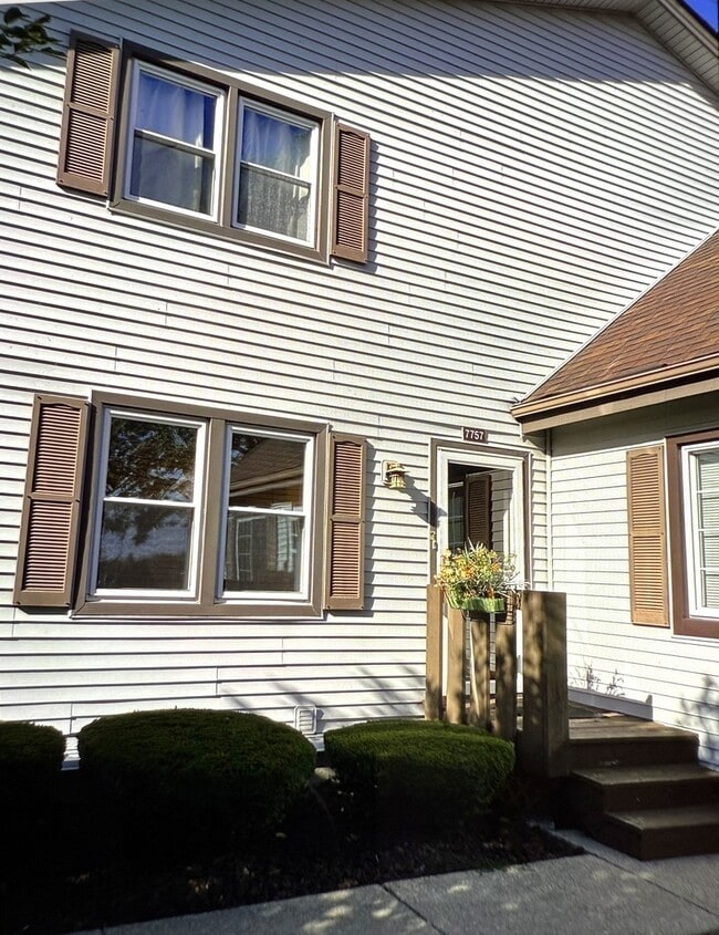 property at 7757 W Briar Ct