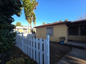 135 Terracina Way in Vista, CA - Building Photo - Building Photo