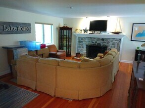 821 Van Slyke Dr in Fontana, WI - Building Photo - Building Photo