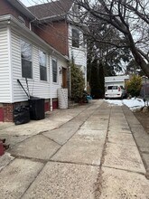 415 E Sanger St in Philadelphia, PA - Foto de edificio - Building Photo