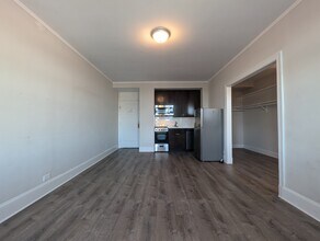 3327 W Diversey Ave, Unit 331 in Chicago, IL - Building Photo - Building Photo