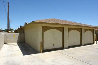 15564 Bear Valley Rd in Victorville, CA - Building Photo - Building Photo