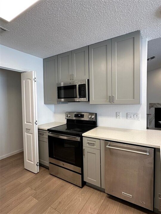 4202 Duval Rd in Austin, TX - Building Photo